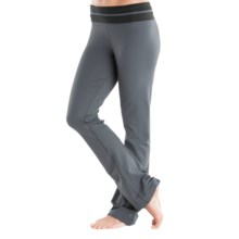 69%OFF 実行とフィットネスレギンスやタイツ （女性用）コンフォートフローパンツを移動します Moving Comfort Flow Pants (For Women)画像